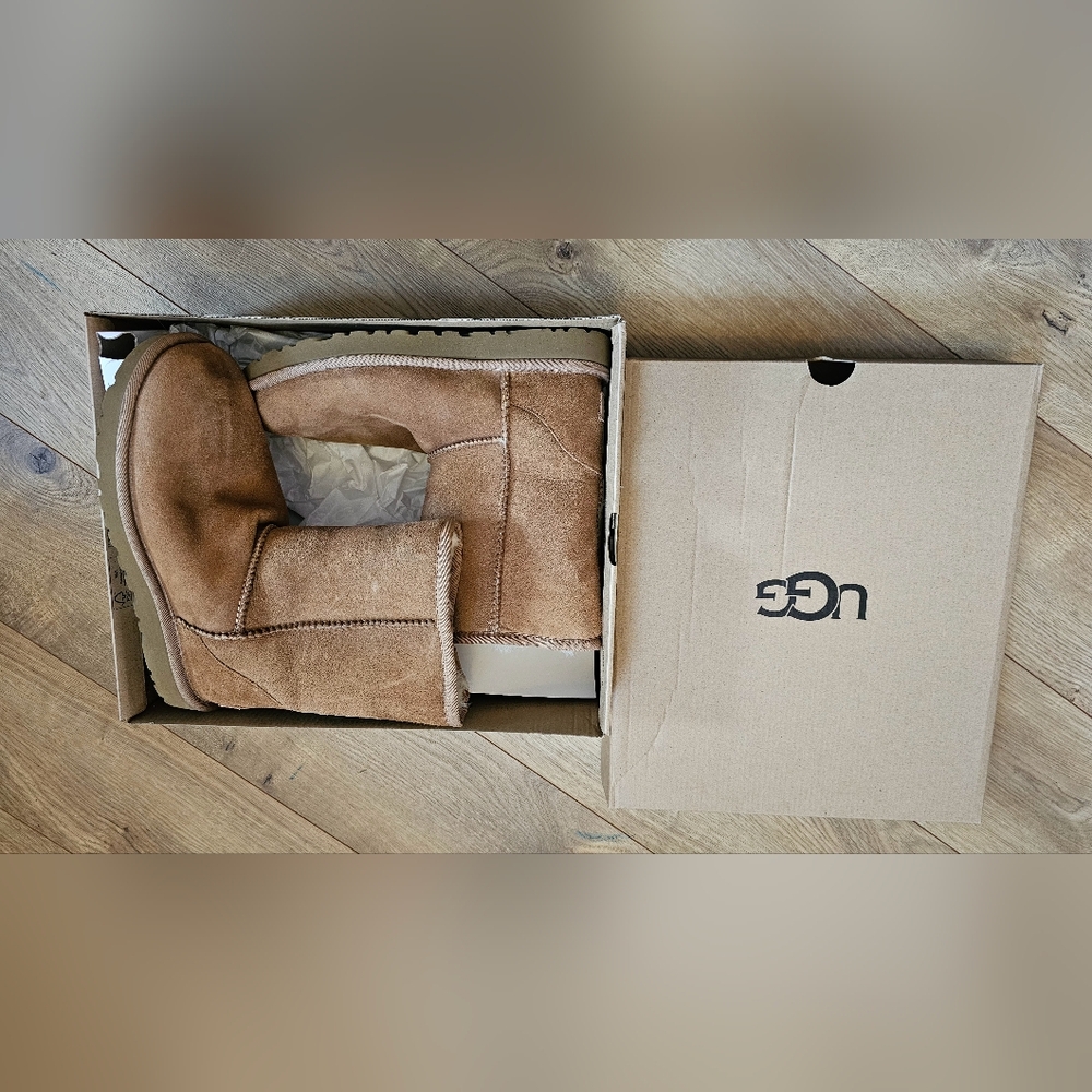 UGG boots (NEW)